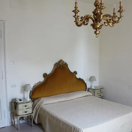 Byron Hotel 3*