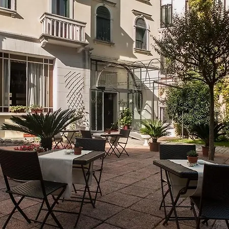 Byron 3* Lido di Venezia
