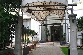 Byron Hotel