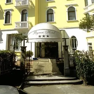 Byron Hotel