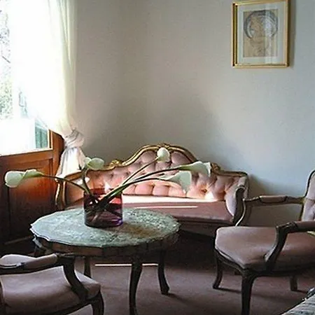 Byron Hotel